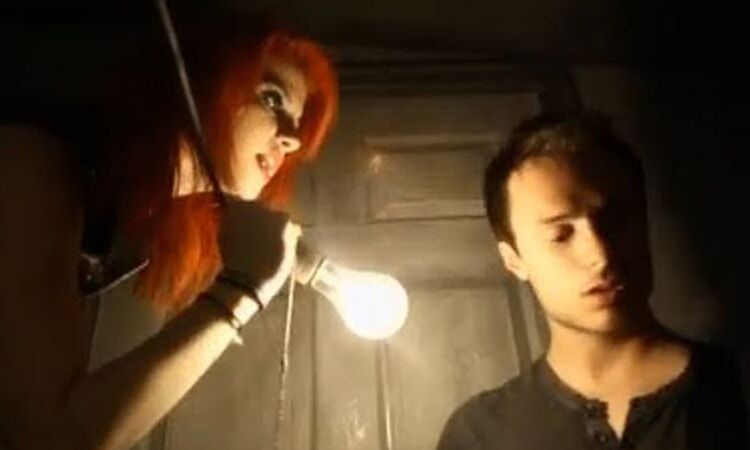 Paramore: Ignorance [OFFICIAL VIDEO]