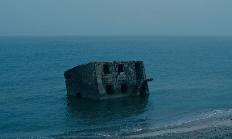 Hania Rani – Whispering House ft. Ólafur Arnalds (Official Video)