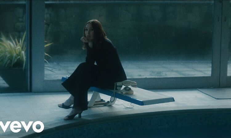 Julia Bardo - I Wanna Feel Love