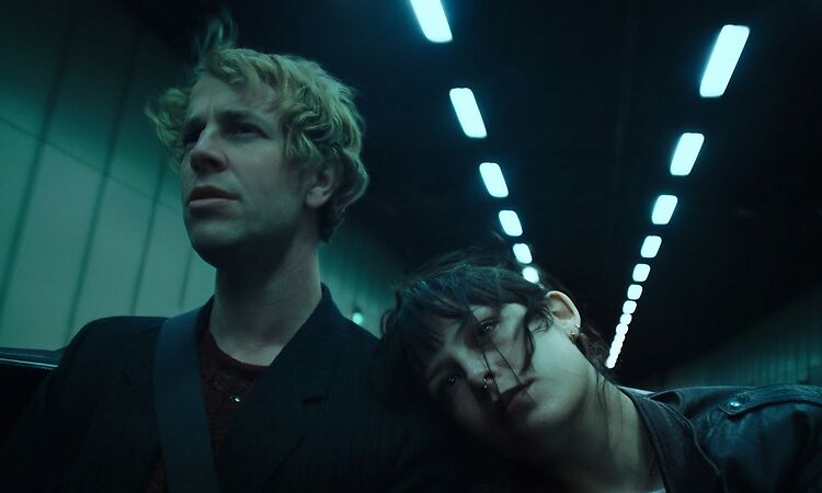 Tom Odell - Don't Cry, Put Your Head On My Shoulder (Official Music Video)