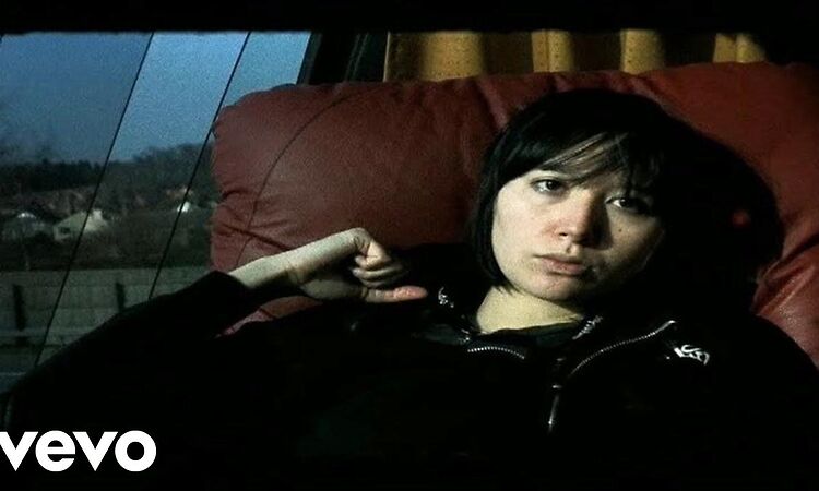 Yeah Yeah Yeahs - Date With The Night (Official Music Video)