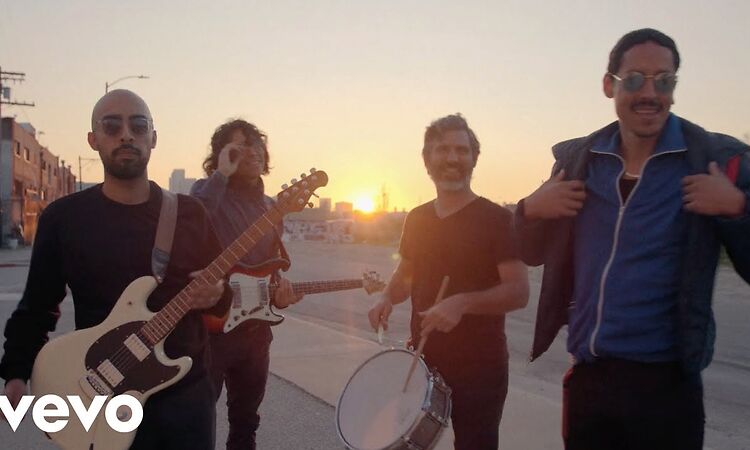 Chicano Batman - Color my life (Official Music Video)