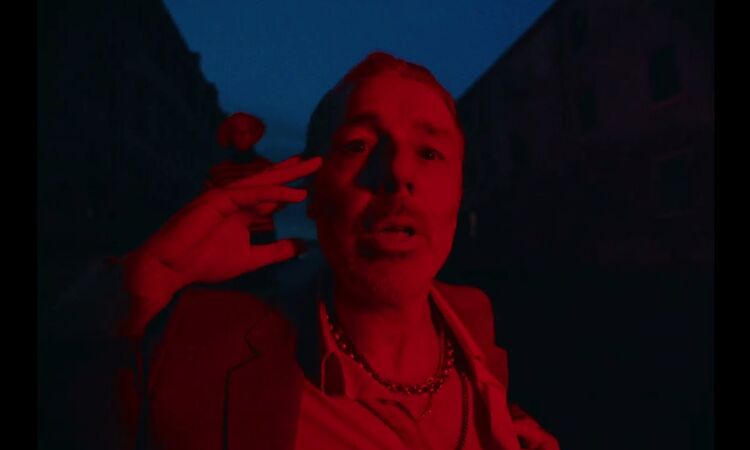 Baxter Dury - Allbarone (Official Video)