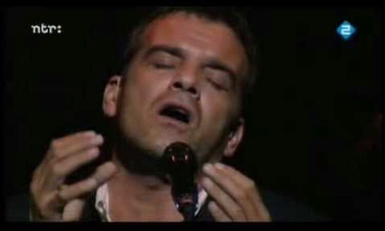 Jeroen Willems sings Jacques Brel, concert fragment part 1.