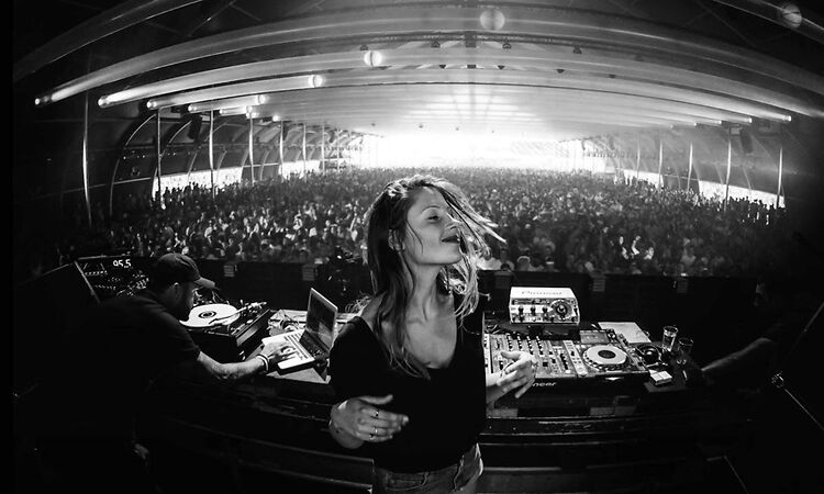 The Heads That Know- Charlotte de Witte