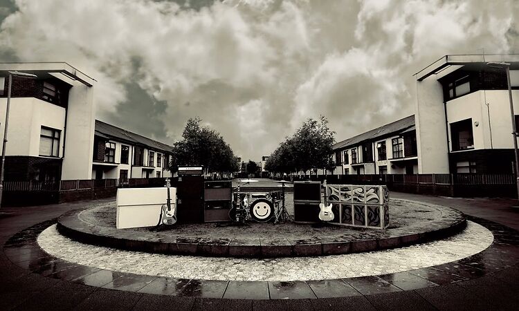 Noel Gallagher's High Flying Birds - Easy Now (Official Visualiser)