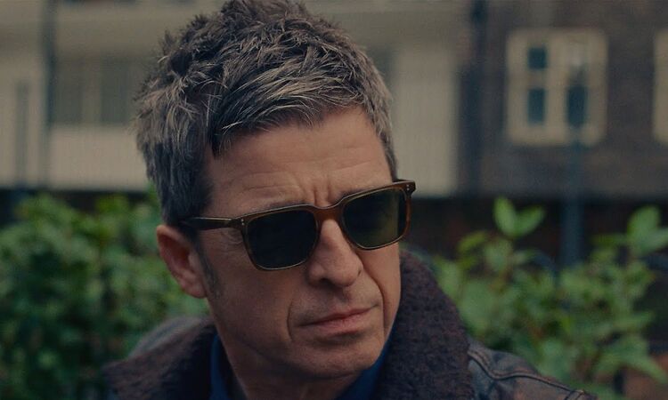 Noel Gallagher's High Flying Birds - Easy Now (Official Video)