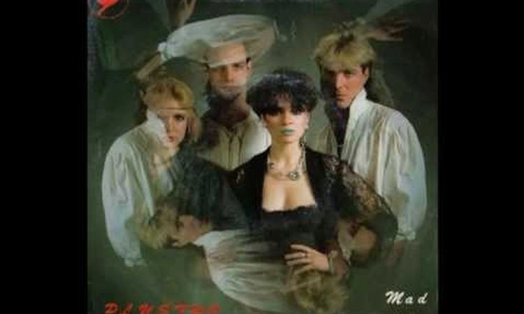 Plustwo - Mad Radio (Italo-Disco on 7)